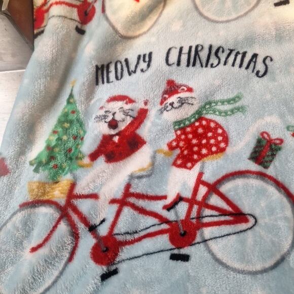 Meowy Christmas Fleece Throw Blanket. 48"×60" - Picture 2 of 2